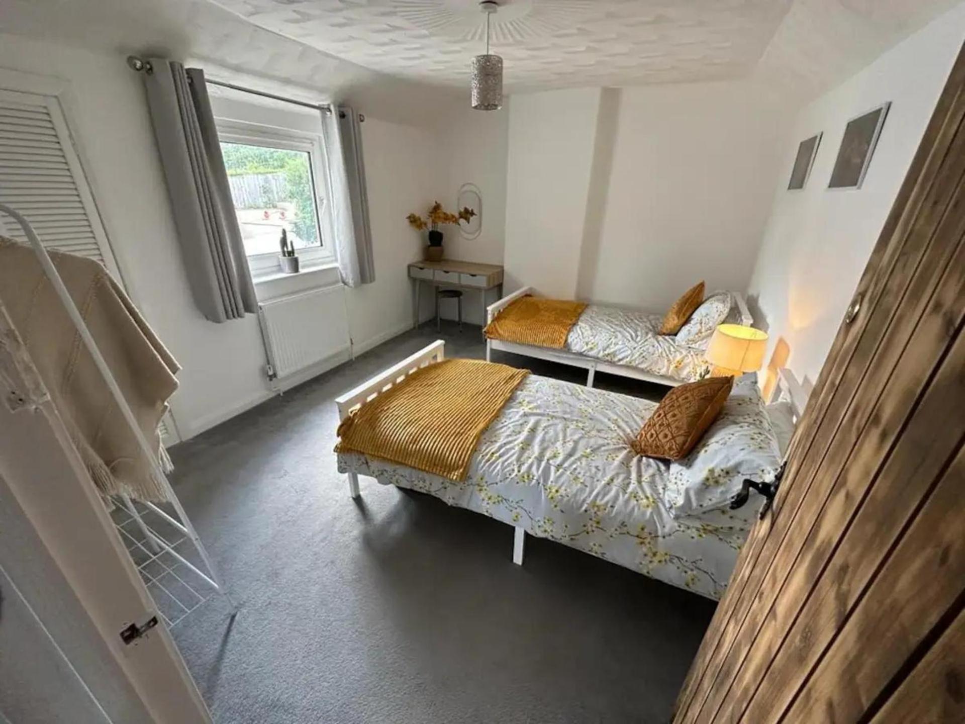 2 Bed-Sleeps 4-Sea View-Pet Friendly-Parking Apartment Llanelli Exterior foto