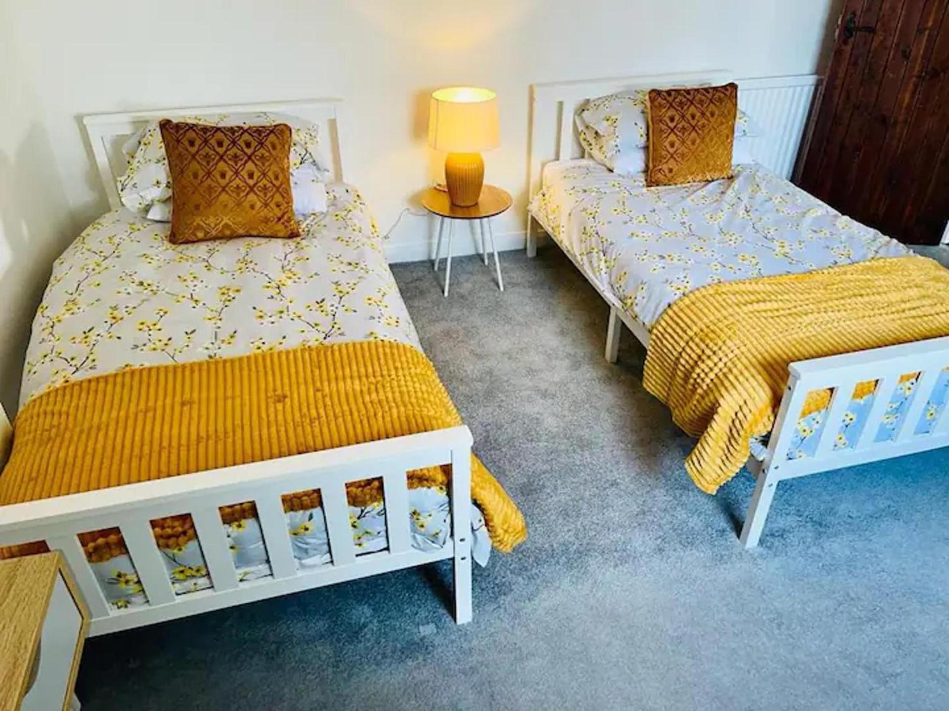 2 Bed-Sleeps 4-Sea View-Pet Friendly-Parking Apartment Llanelli Exterior foto
