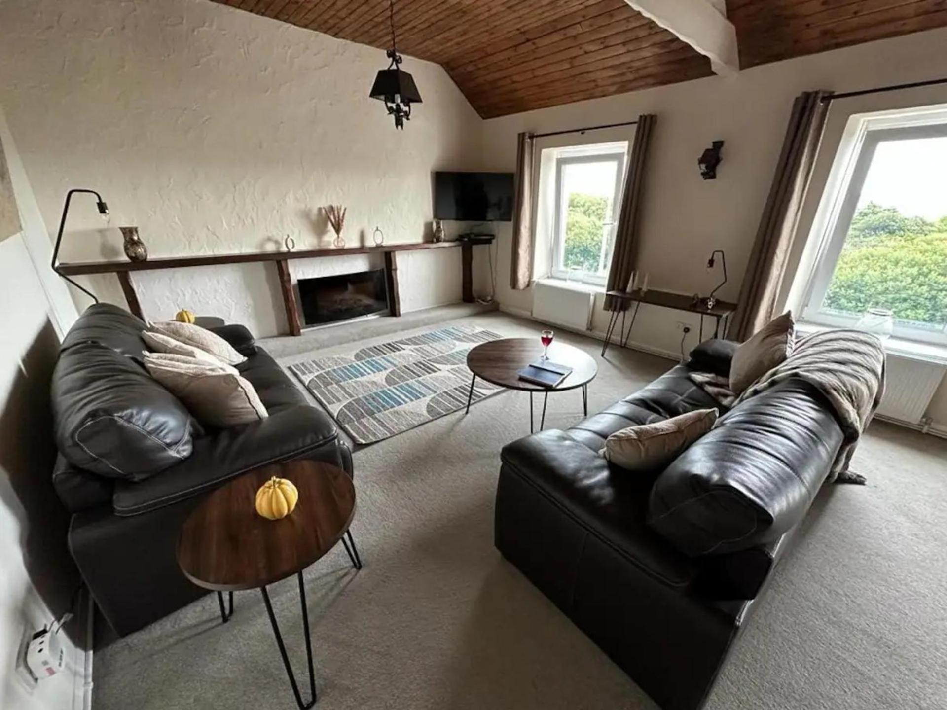 2 Bed-Sleeps 4-Sea View-Pet Friendly-Parking Apartment Llanelli Exterior foto