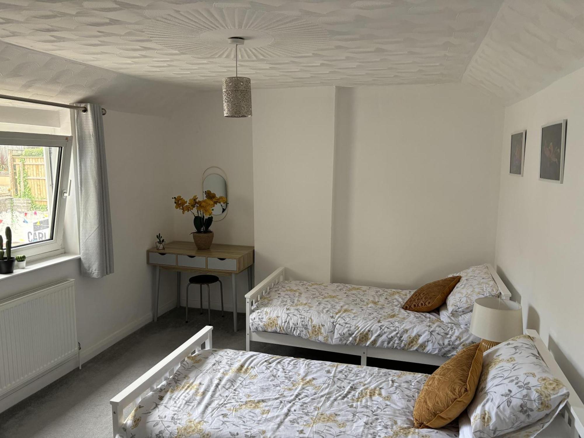 2 Bed-Sleeps 4-Sea View-Pet Friendly-Parking Apartment Llanelli Exterior foto