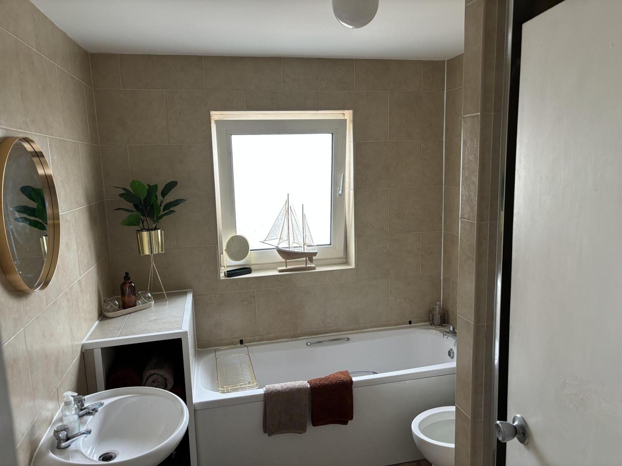 2 Bed-Sleeps 4-Sea View-Pet Friendly-Parking Apartment Llanelli Exterior foto